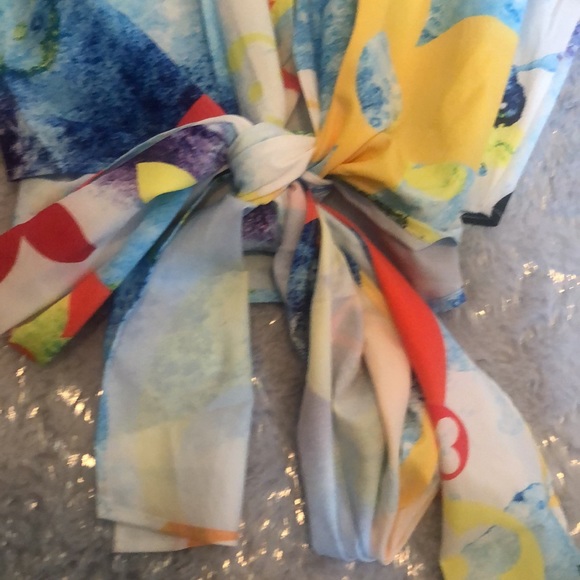 Colorful blouse. - Picture 2 of 4